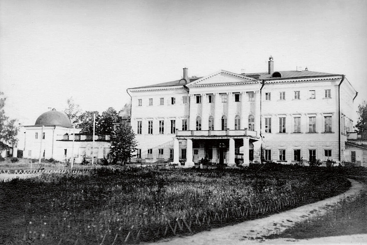 Главный дом усадьбы Гребнево на архивной фотографии